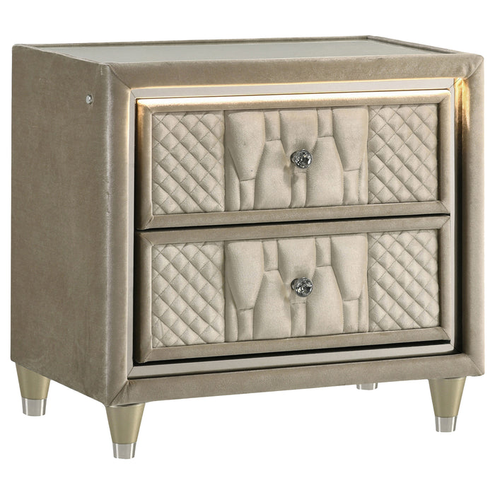 Lorient 4-piece Eastern King Bedroom Set Ivory and Camel