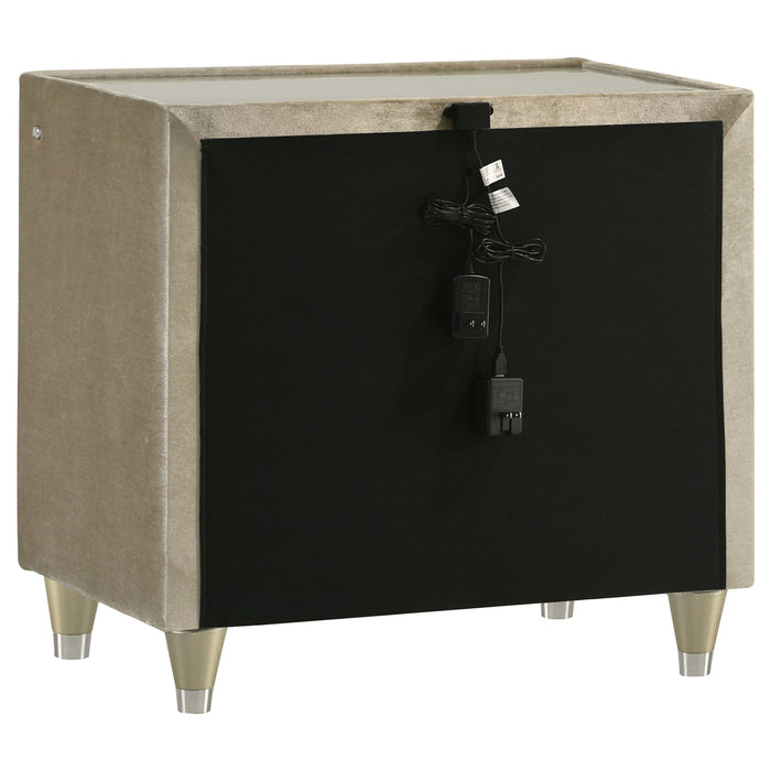 Lorient 4-piece Queen Bedroom Set Ivory and Camel