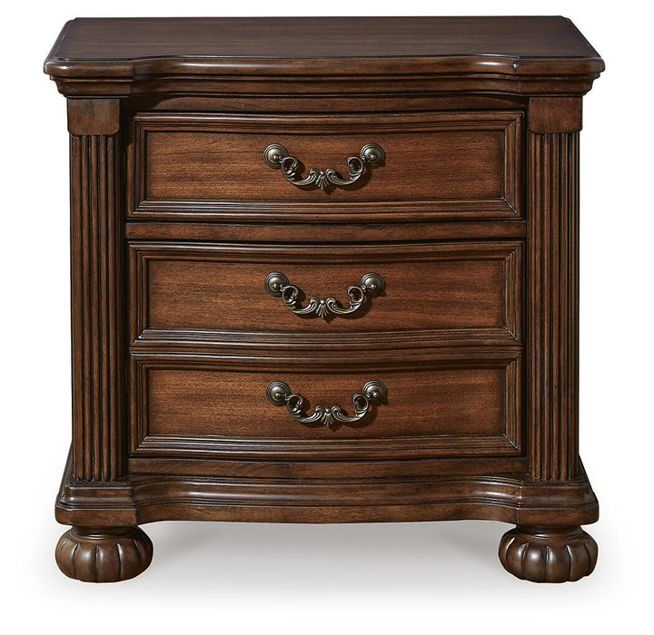 Lavinton California King Poster Bed, Dresser, Mirror, Chest and Nightstand