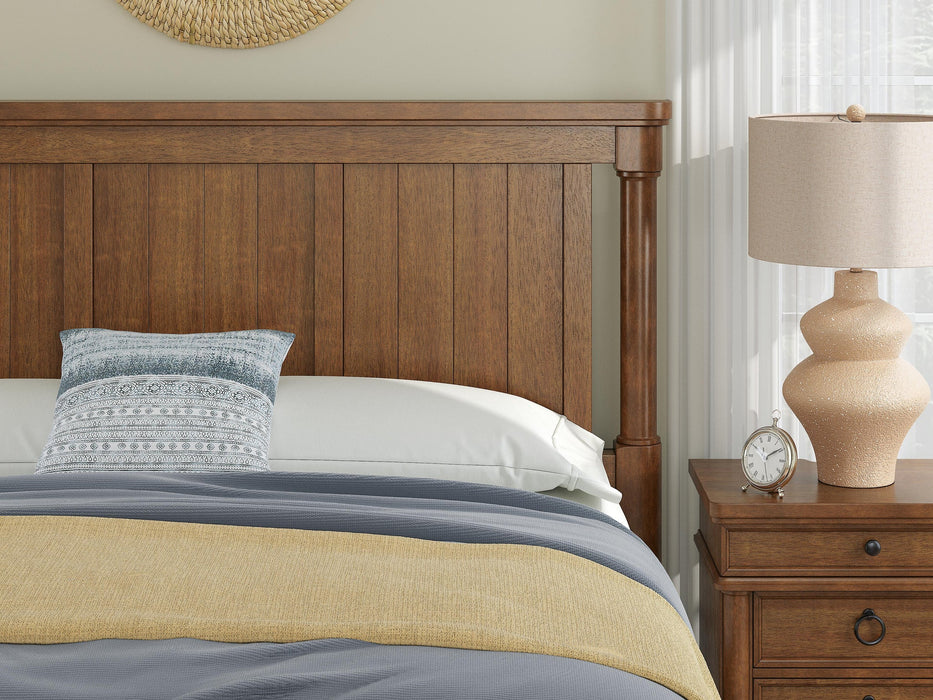 Rowlenstown King Poster Bed