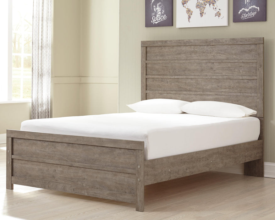 Culverbach Full Panel Bed with Mirrored Dresser