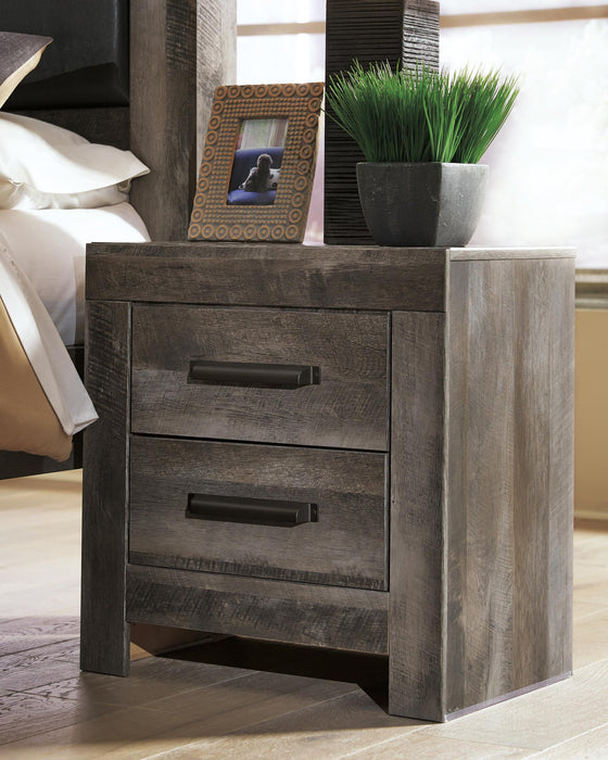 Wynnlow King Poster Bed with Mirrored Dresser, Chest and Nightstand