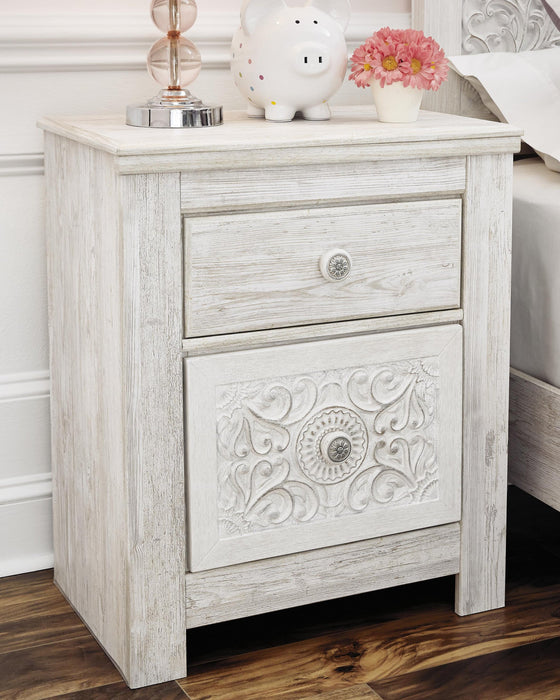 Paxberry Queen Panel Bed with Mirrored Dresser and Nightstand