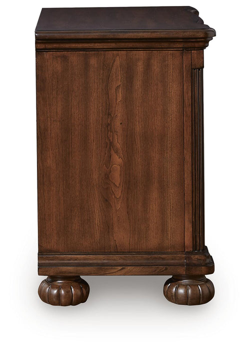 Lavinton Queen Poster Bed with Mirrored Dresser and Nightstand
