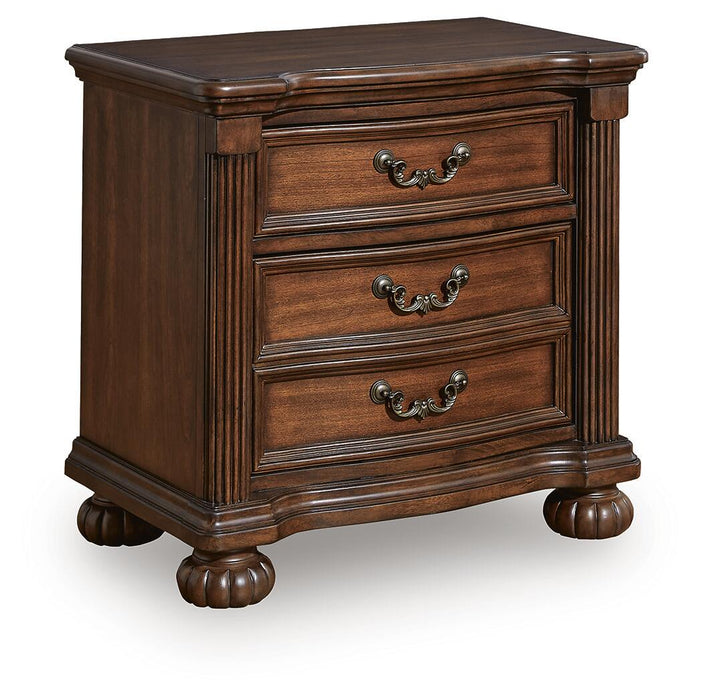 Lavinton California King Poster Bed, Dresser, Mirror, Chest and Nightstand