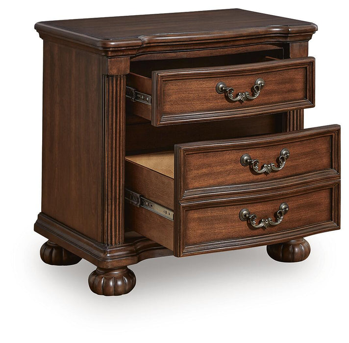Lavinton California King Poster Bed, Dresser, Mirror, Chest and Nightstand