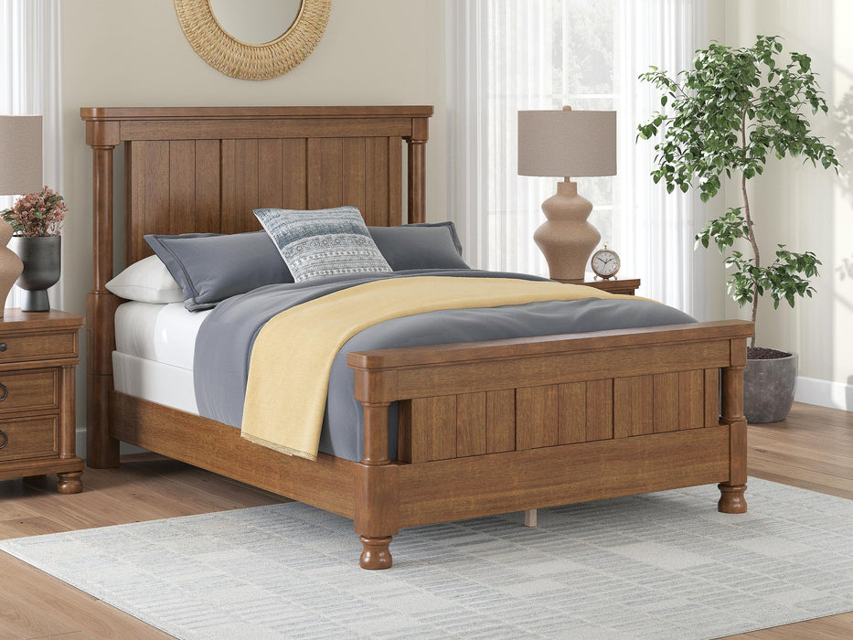 Chadworth Queen Poster Bed with Mirrored Dresser