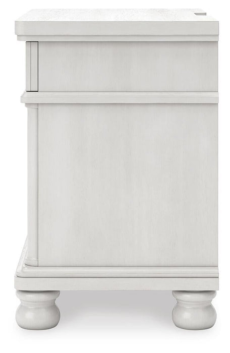 Chadworth California King Poster Bed, Dresser, Mirror and Nightstand