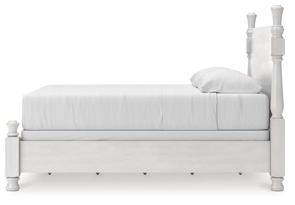 Chadworth King Poster Bed, Dresser and Mirror